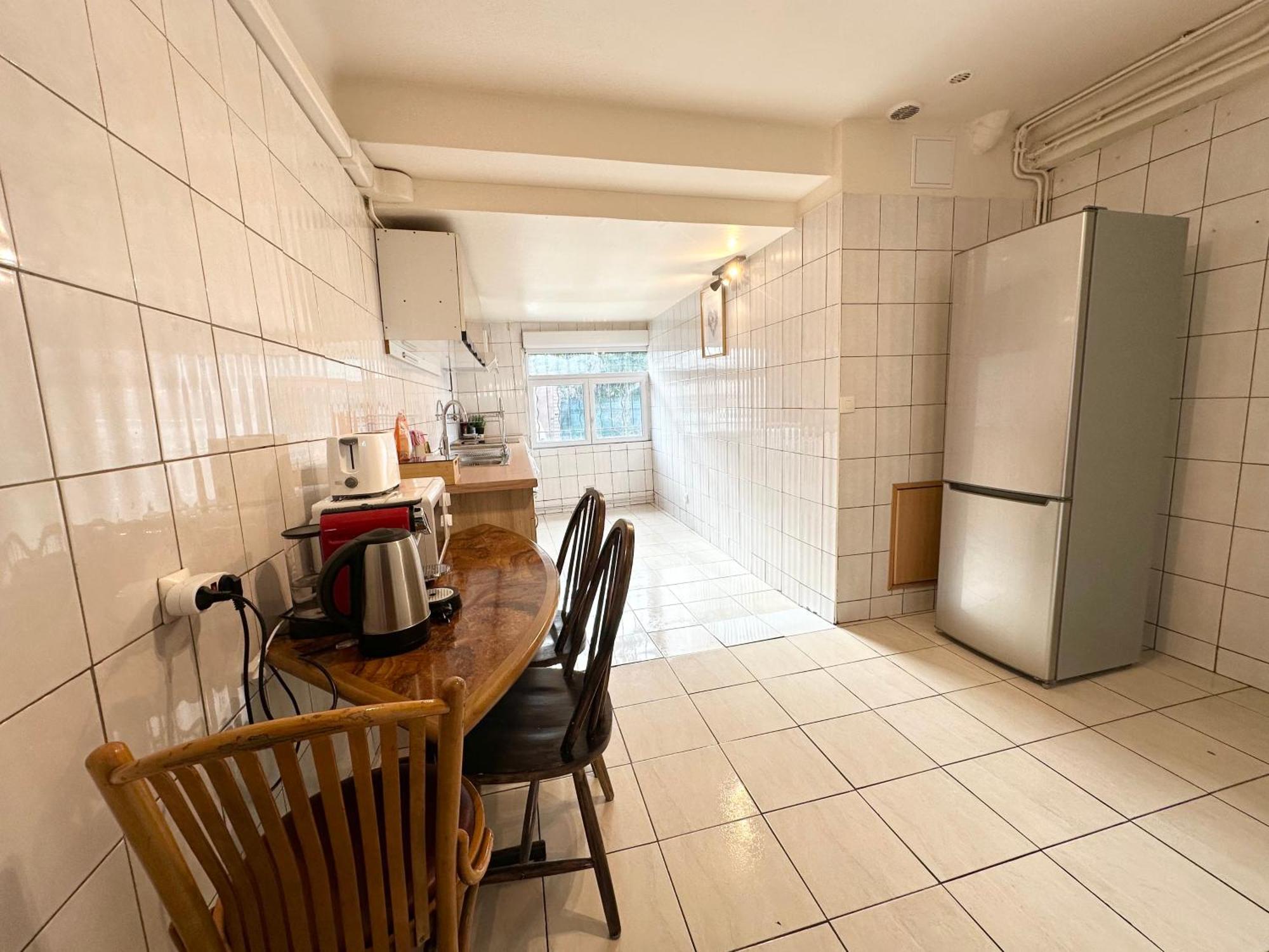 La Maison Est Situee En Face De La Gare 邦迪 外观 照片